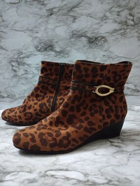 IMPO Leopard Cheetah Print Ankle Boots Gold Color Accent Zipper Size 9M